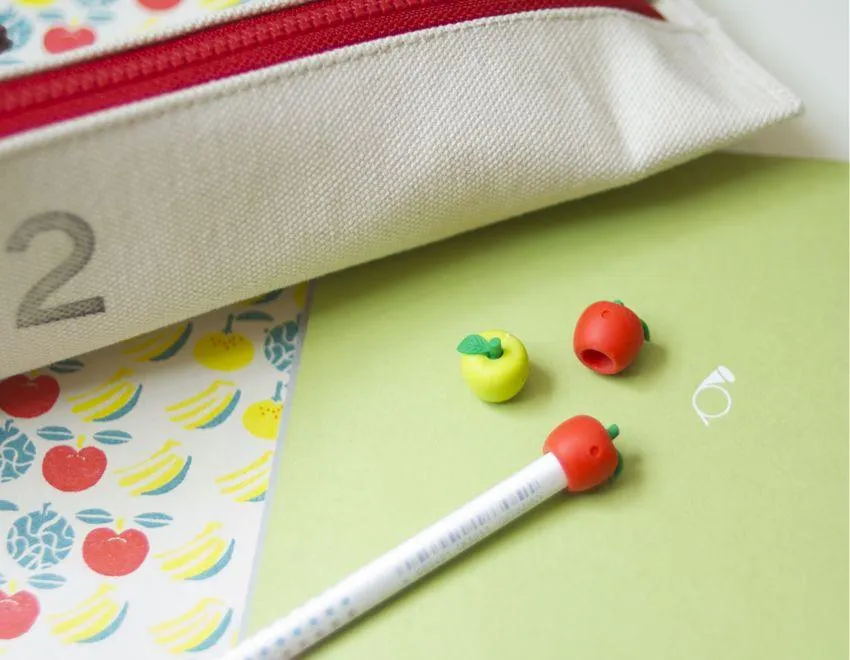 IWAKO ER-951090 Pencil Case Modeling Dinosaur Orangutan Apple Strawberry Guessing Dolphin Eraser 3pcs