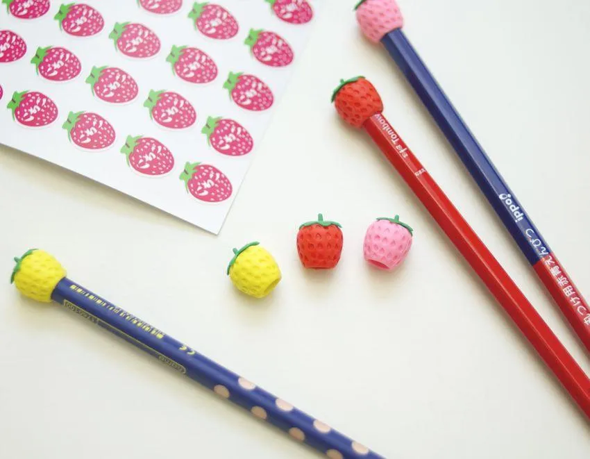 IWAKO ER-951090 Pencil Case Modeling Dinosaur Orangutan Apple Strawberry Guessing Dolphin Eraser 3pcs