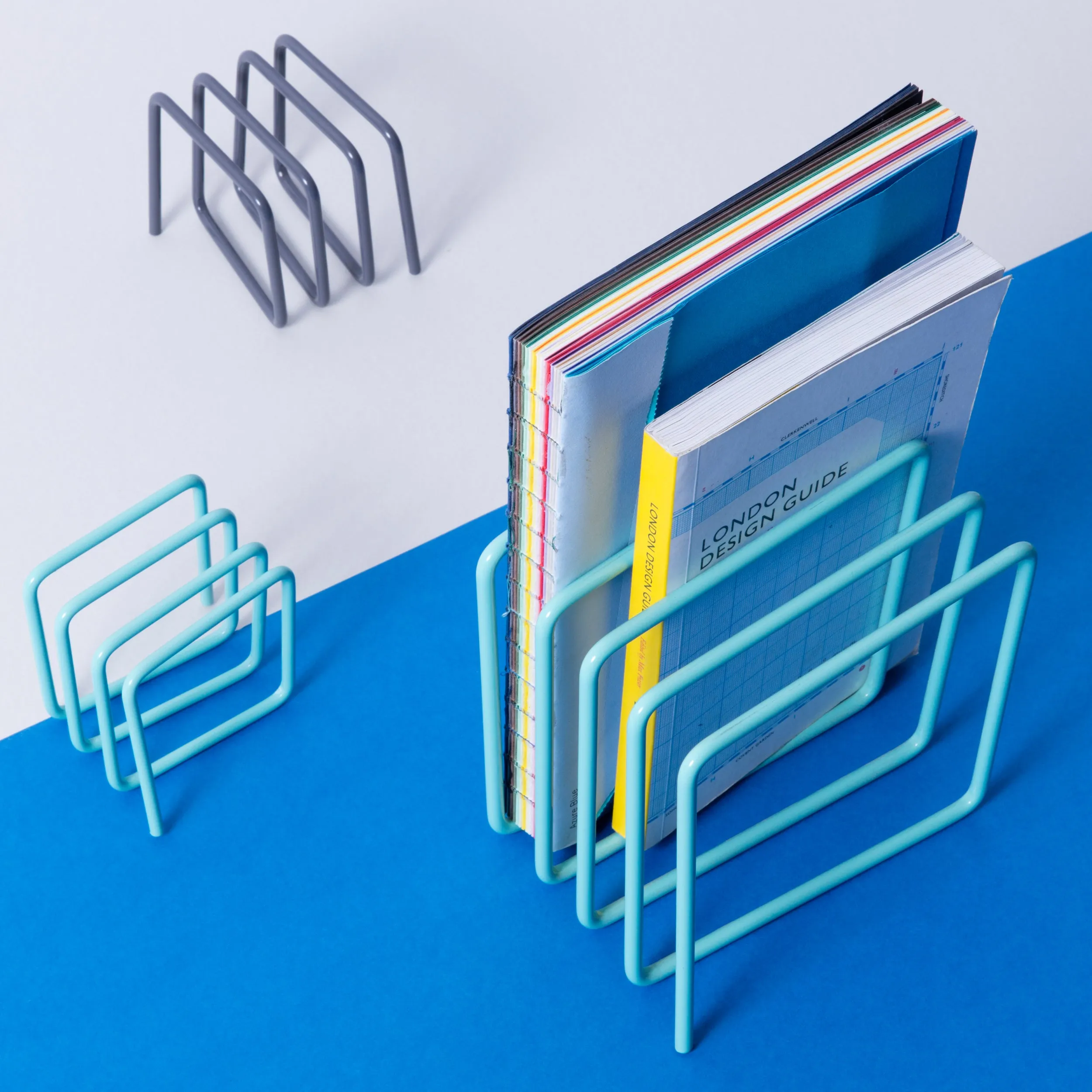 Magazine rack in pink