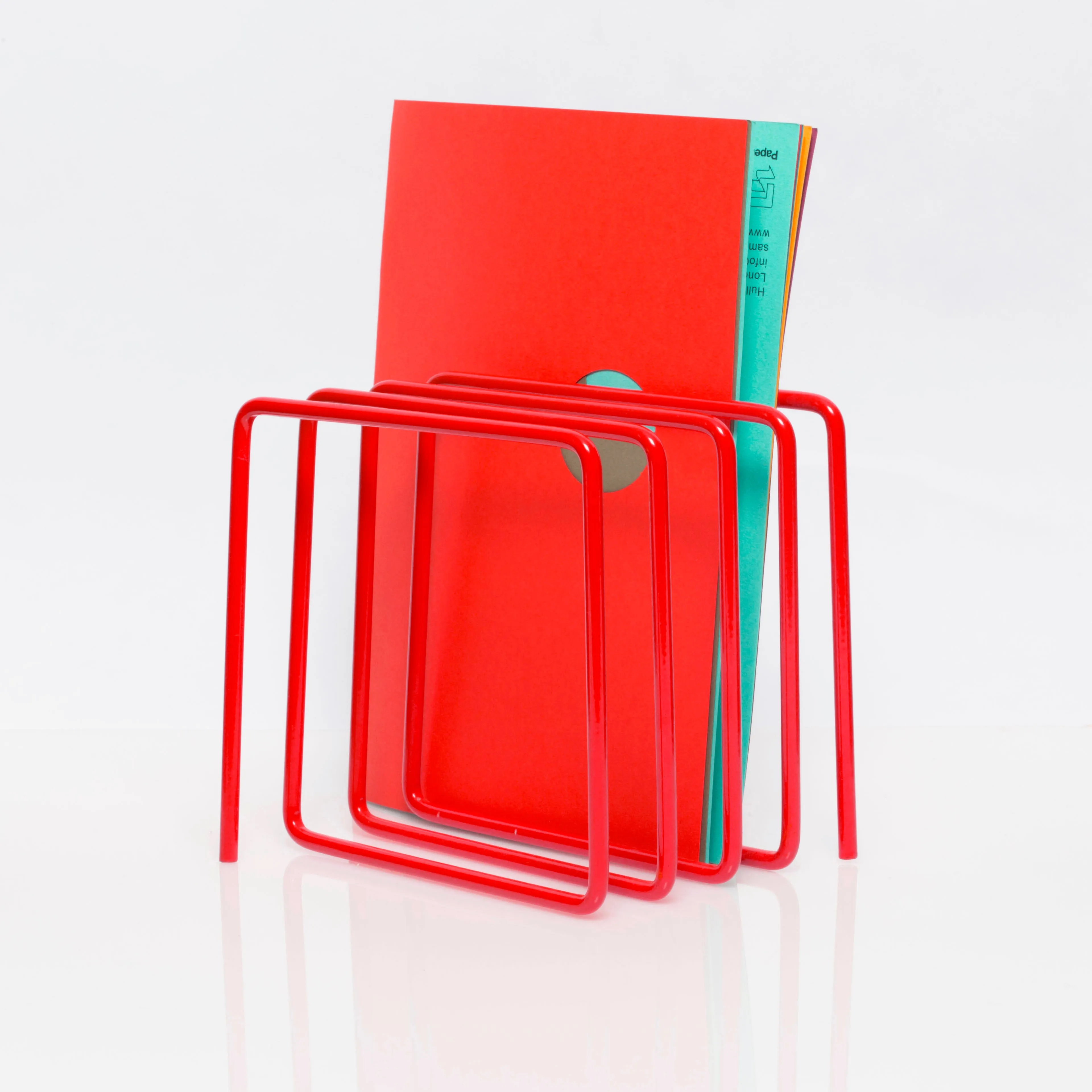 Magazine rack red
